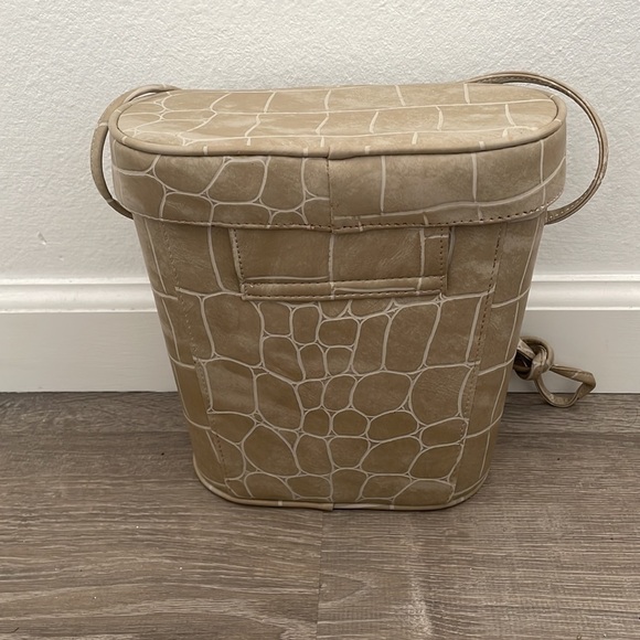 Giraffe Pattern Purse - Picture 2 of 10